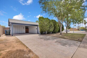 Building Photo - Great 3 bed 2 bath home with a pool!
