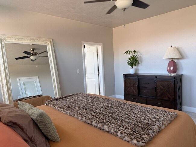 Building Photo - Beautiful Sky Ridge Home