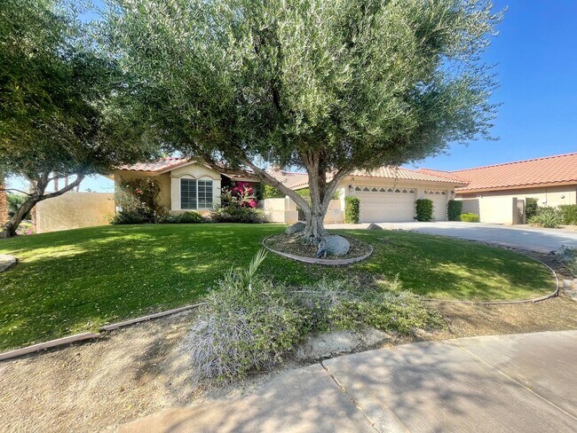 Building Photo - AVAILABLE NOW!!! GORGEOUS 3 Bedroom/2.5 Bathroom POOL Home Oasis Awaits in Regency Estates!!