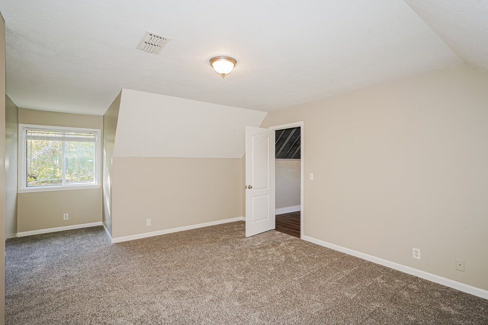 Building Photo - 642 Knollwood Dr