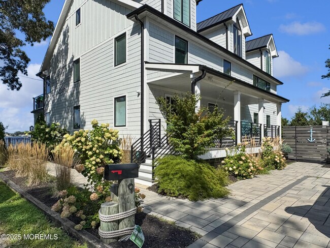 Building Photo - 9 Morey Ln