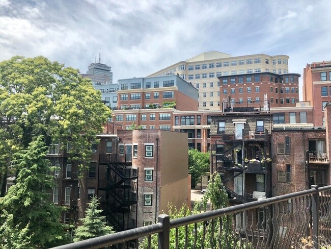 Building Photo - 62 Clarendon St