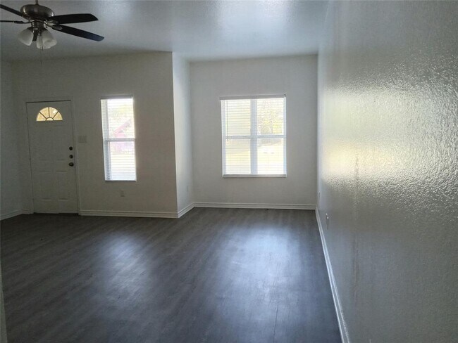 Building Photo - 605-605 Blvd