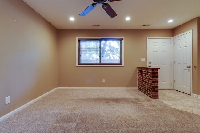 Building Photo - 2808 Ridge Ct