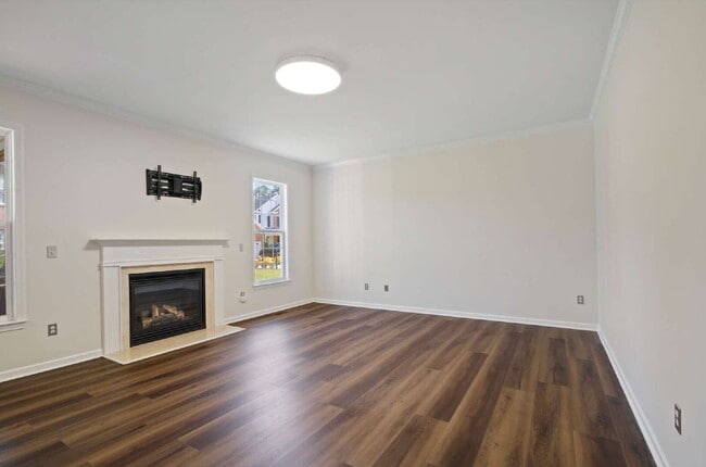 Building Photo - Spacious 5-Bedroom Living with Scenic View