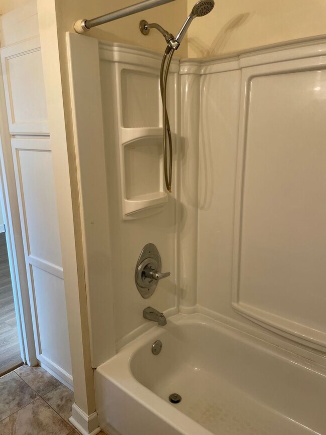 Building Photo - 1143