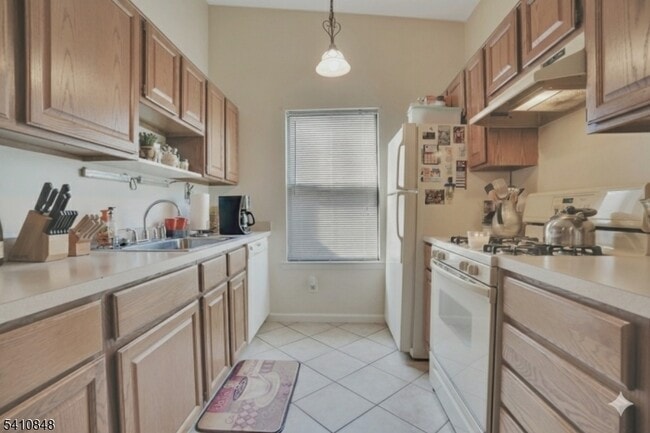 Building Photo - 1214 Spruce Hills Dr