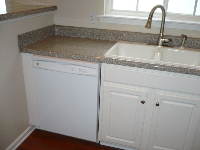 Building Photo - 127 Swanee Ln