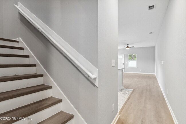 Building Photo - 3229 Lenox Ave