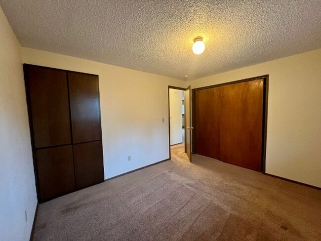 Building Photo - PENDING APPLICATION x2; Upper Eastside 2 B...