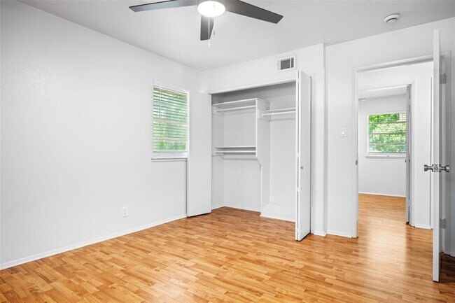 Building Photo - 8410 Briarwood Ln
