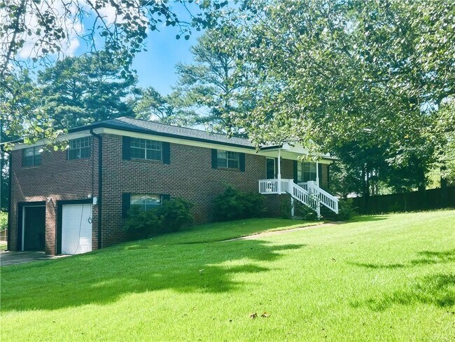 Building Photo - 6695 Courtney Dr