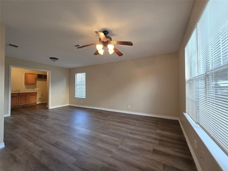 Building Photo - 256 Alleda Rd