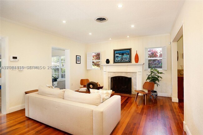 Building Photo - 537 Zamora Ave