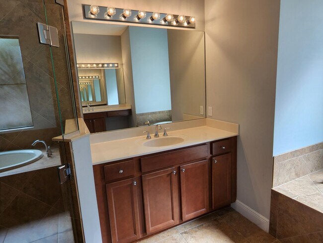 Building Photo - 2095 NW Diamond Creek Way