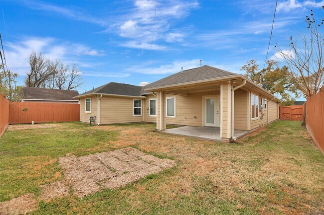 Building Photo - 315 Tilden Dr