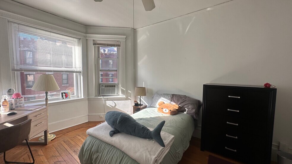 Building Photo - 126 Warren St