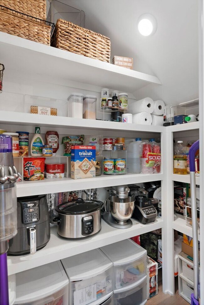 Building Photo - Stylish East Nashville Home with Open Layo...