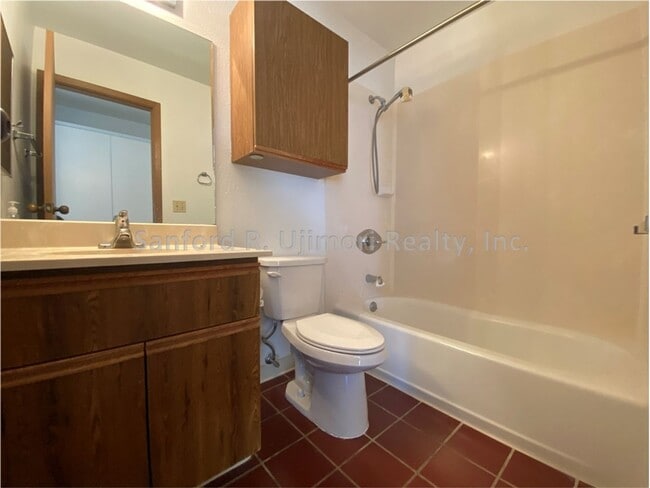 Building Photo - Ke Kumulani (3 bed/2 bath/2 prkg) Newtown,...