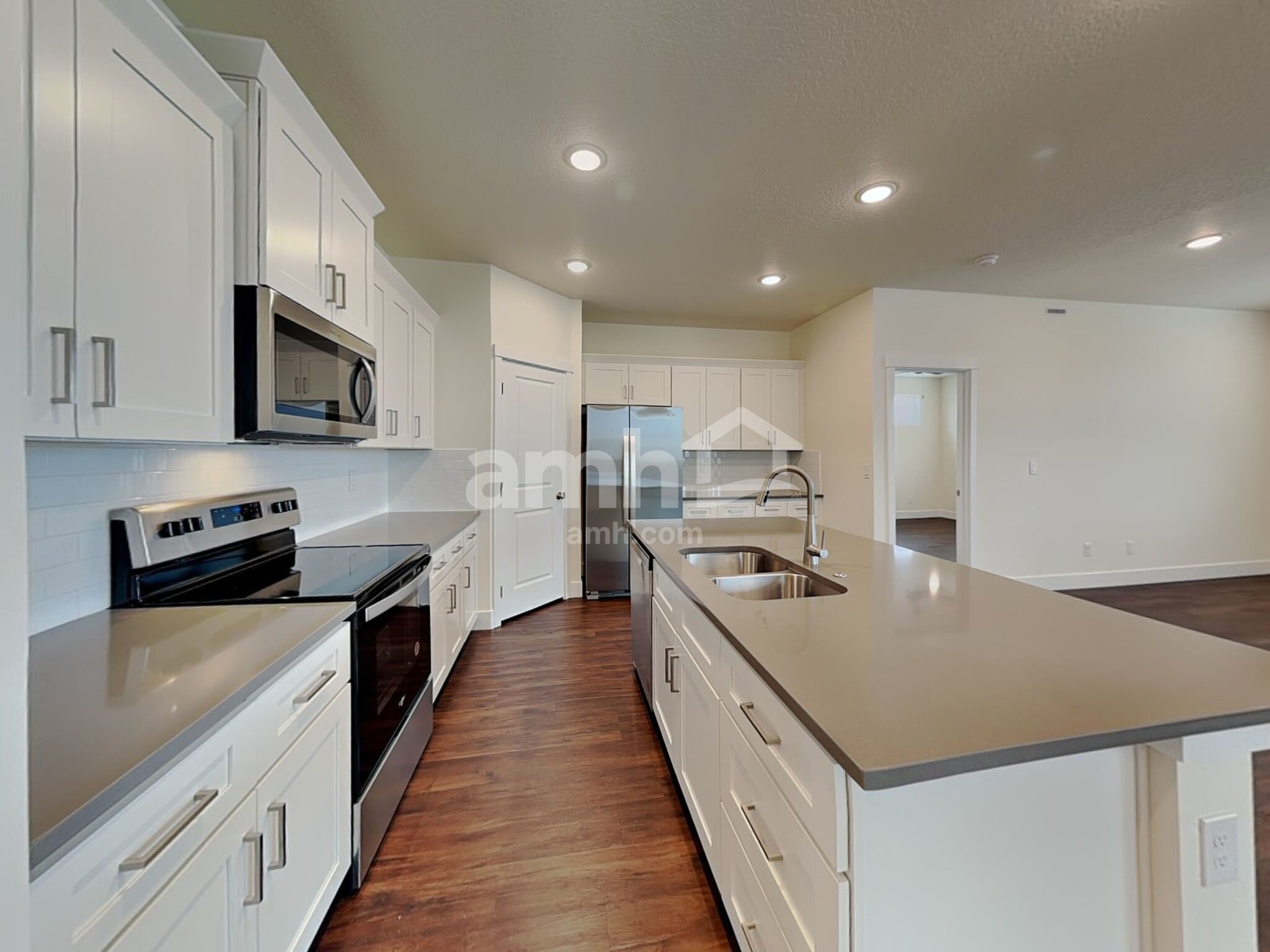 Building Photo - 2990 N Vigo Ave