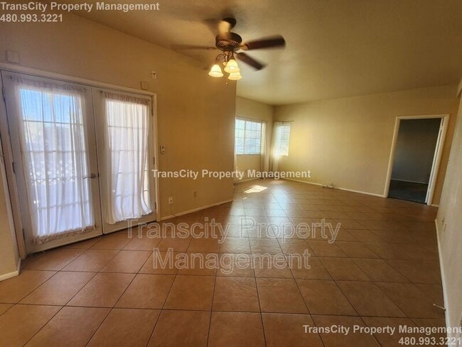 Building Photo - 930 N Mesa Dr