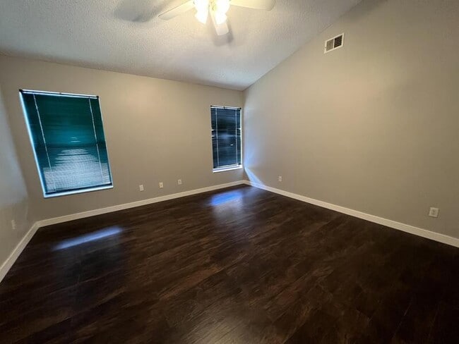 Building Photo - 2153 River Park Blvd