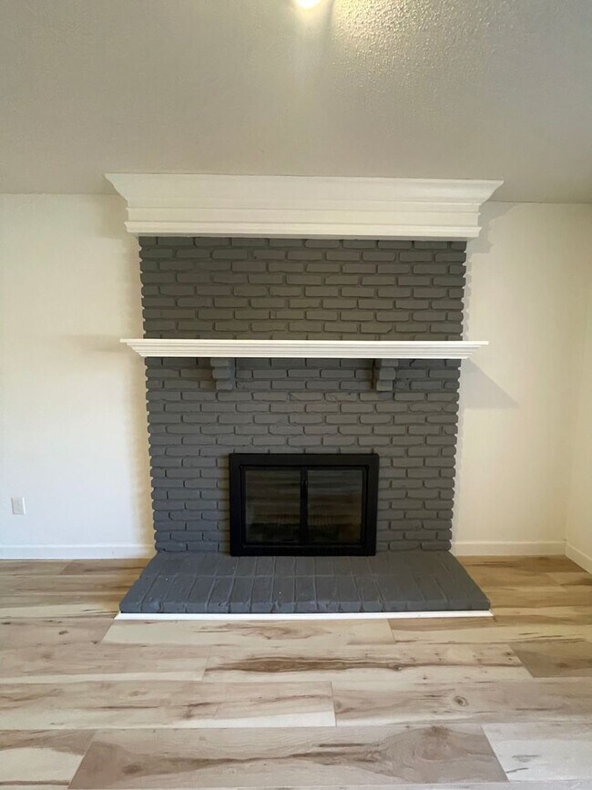 Building Photo - 104 Grn Mdws Rd