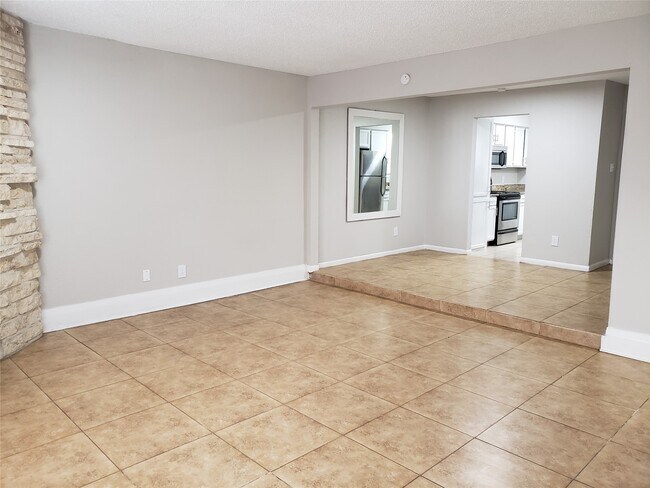 Building Photo - 2277 S Kirkwood Rd