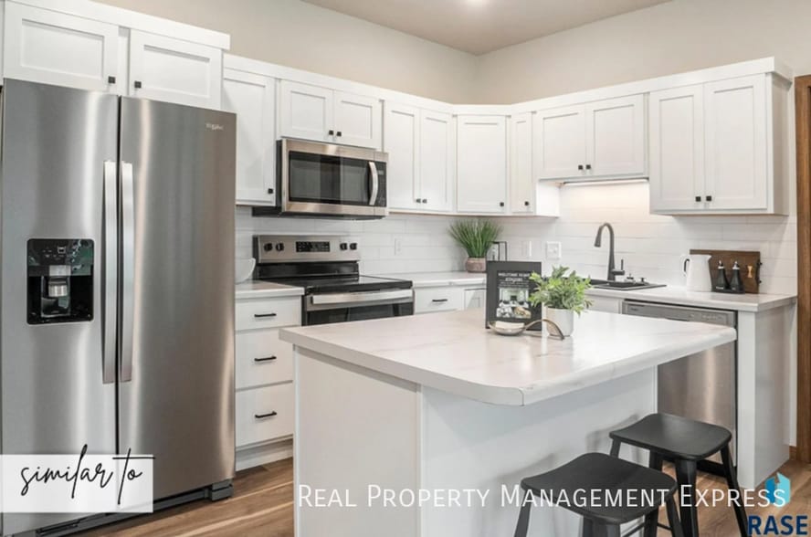 Building Photo - Modern & Spacious 3-Bedroom Townhome on Sioux Falls’ West Side