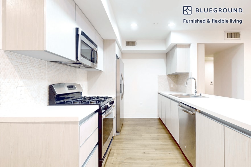 Building Photo - 1539 Beloit Ave