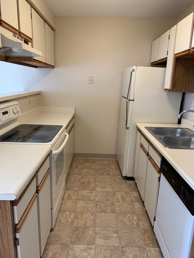 Building Photo - Beautiful Townhome in Colorado Spings