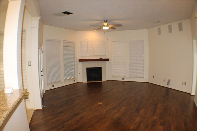 Building Photo - 642 Avery Dr