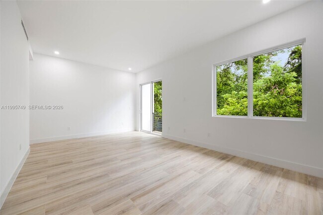 Building Photo - 3162 Plaza St