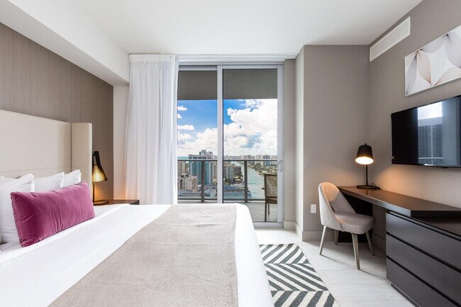 Building Photo - 2721 Hallandale Beach Blvd