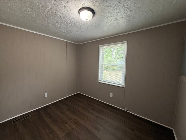 Building Photo - For Rent Advance