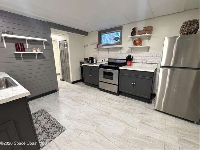 Building Photo - 2910 Riverview Dr
