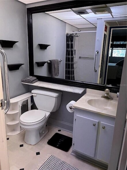 Building Photo - 302 Andover Pl S