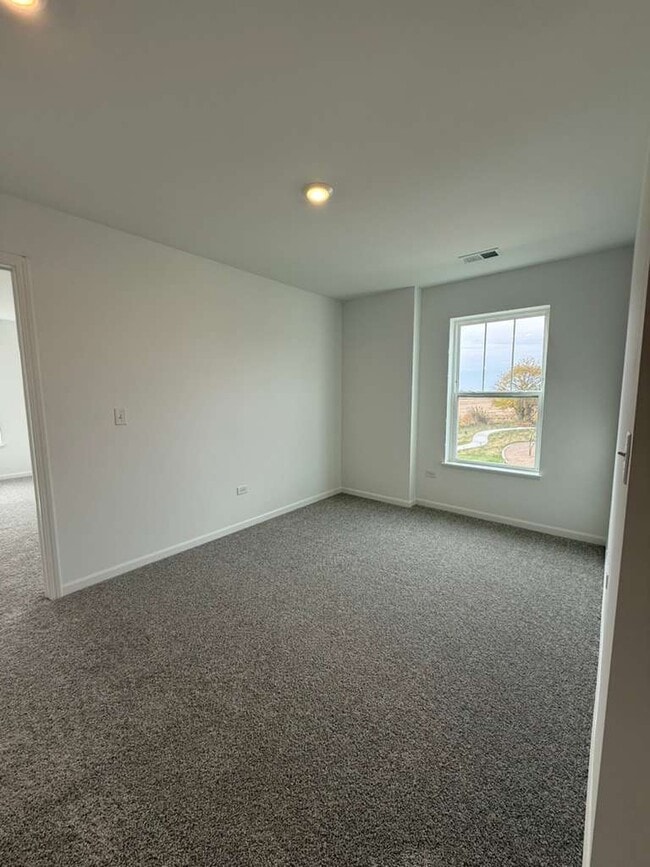 Building Photo - 25747 W Yorkshire Dr