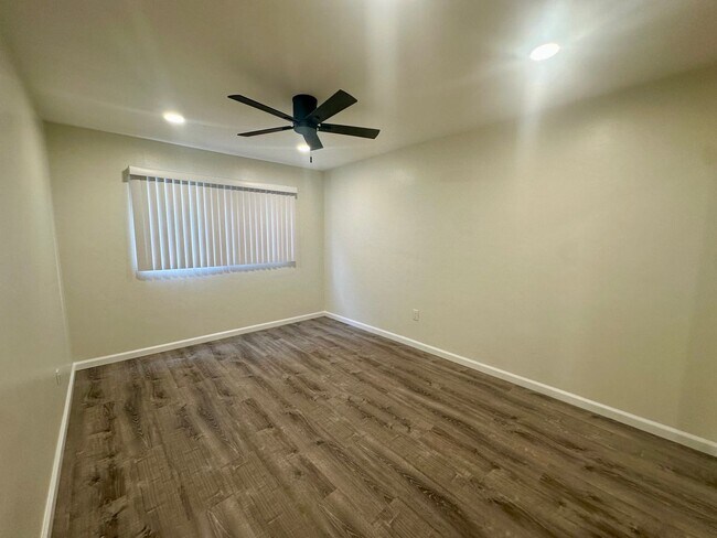 Building Photo - COMING SOON--Newly remodeled 2 bedroom 1 bath apartment 4 blocks from the beach