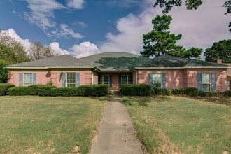 Building Photo - FER16