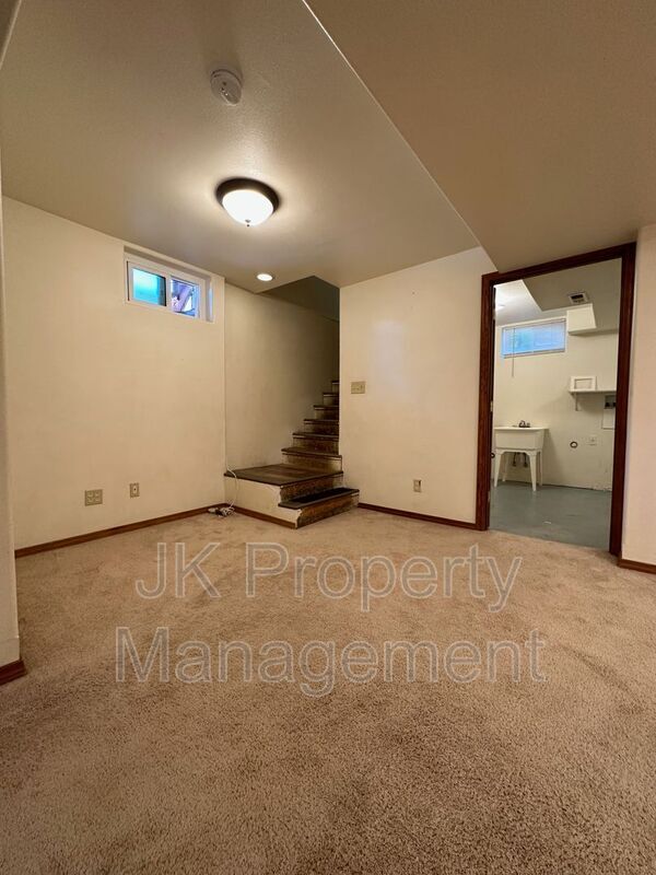 Building Photo - 319 Beth Dr