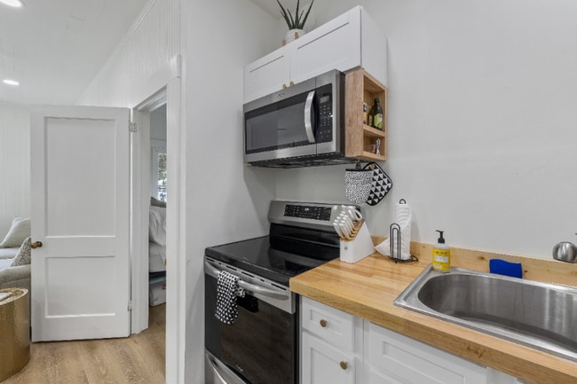 Building Photo - 311 Chatham St