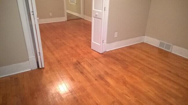 Building Photo - Remodeled Riverwest 3 Bedroom + Office Upp...