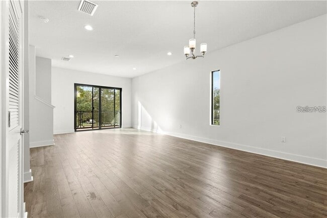Building Photo - 4810 W McElroy Ave
