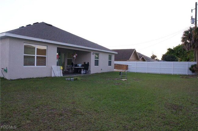 Building Photo - 413 SE 4th St