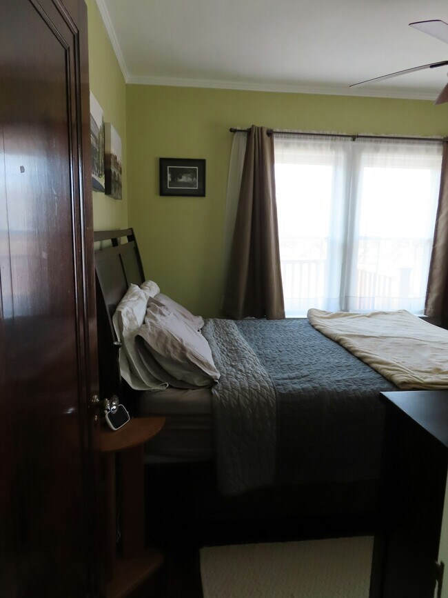 Building Photo - 1157 Beaconsfield Ave