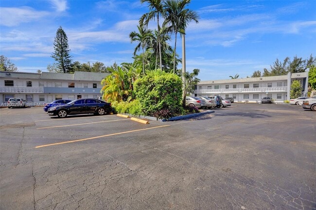 Building Photo - 1860 Venice Park Dr