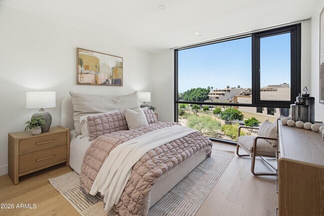 Building Photo - 4849 N Camelback Rdg Dr