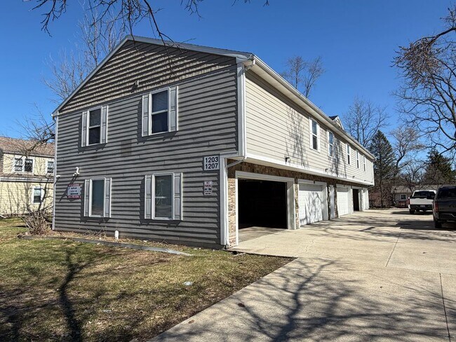 Building Photo - 1207 Euclid