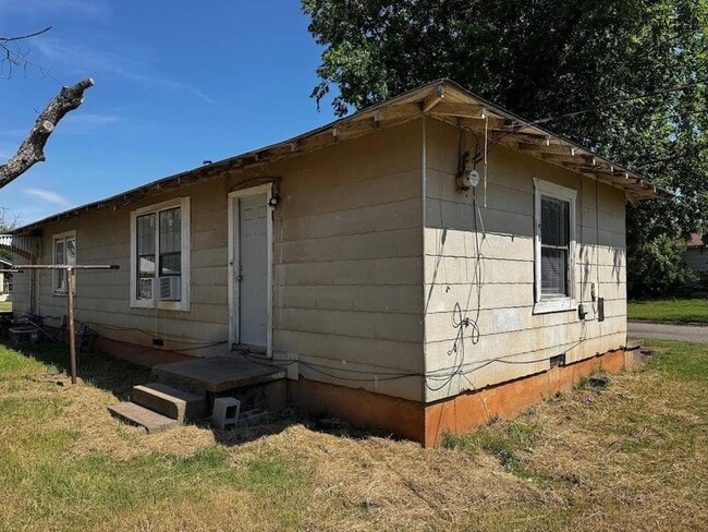 Building Photo - 2409 Ave D
